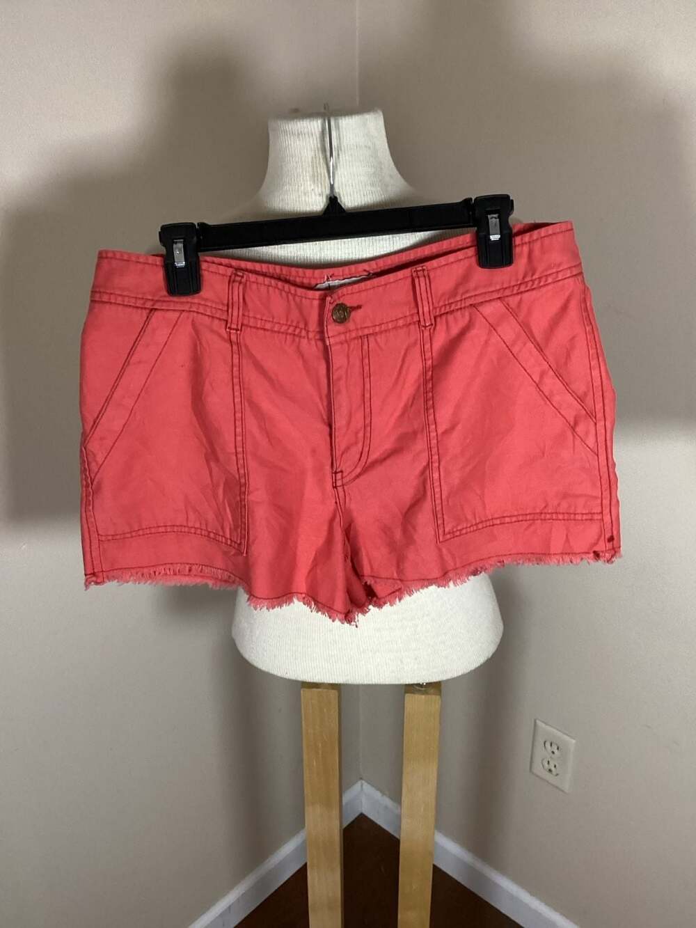 Free People Coral Cotton Cargo Shorts with Frayed Raw Hem and Snap Pockets Size